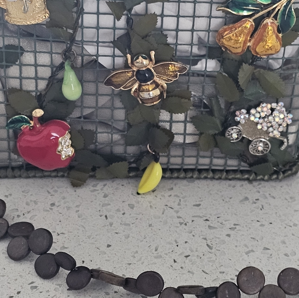 VTG Mary Frances Embellished Wire Mesh Garden Women's Bag